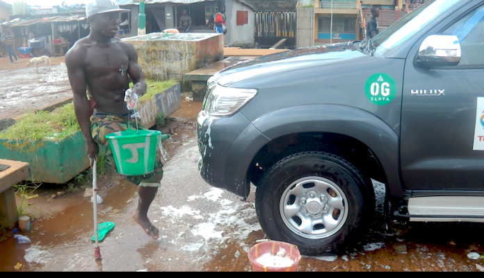 Sierra Leonean With One Leg Washes Car to Survive