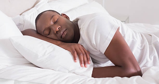 4 Dangerous Things That May Happen When You Sleep Close to Your Phone at Night