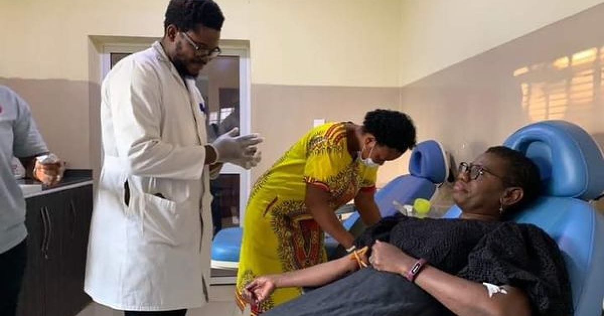 Mayor Yvonne Aki-Sawyerr Donates Blood to Wellington Fire Victims