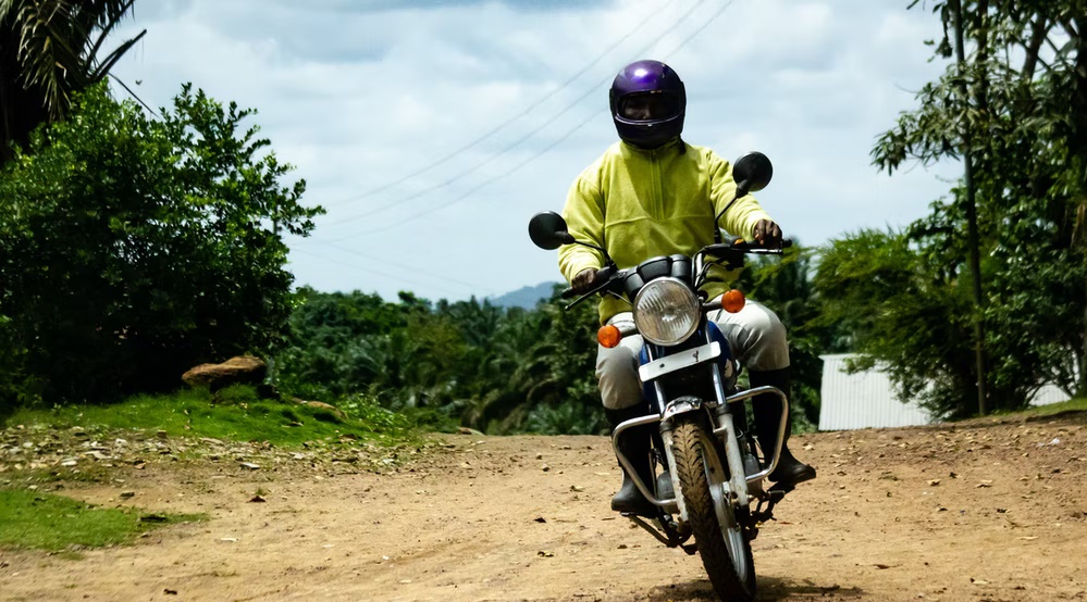 Talented Sierra Leonean Bike Rider Display Crazy Bike Skills on The Streets (Video)