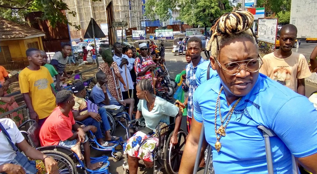 Popular Sierra Leonean Musician, Manzu Donates Bags of Rice to Hundreds of Disabled People in Freetown
