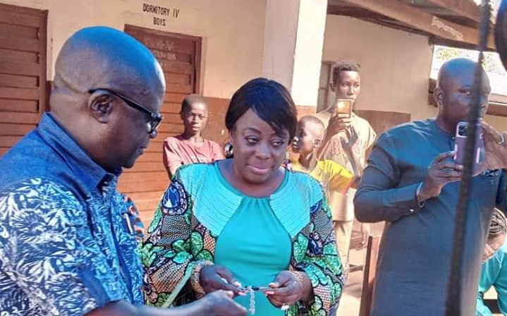 Deputy Minister 2 of BSSE, Mamusu Massaquoi Presents Brand New Bus to Koidu School For The Blind