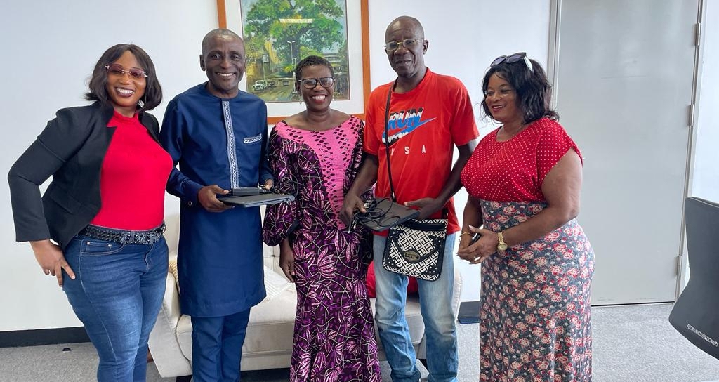 Mayor Aki-Sawyerr Donates  Laptop Computers to The APC Ahead of The Voter’s Registration