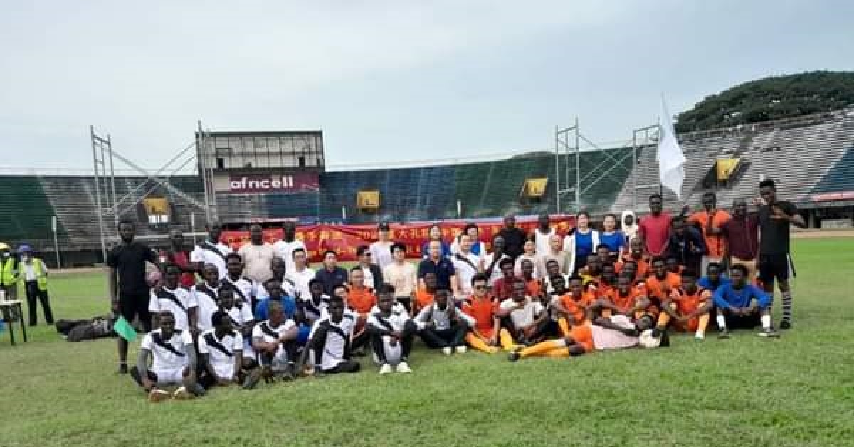 Confucius Institute Hosts CCECC on a Football Friendly Match