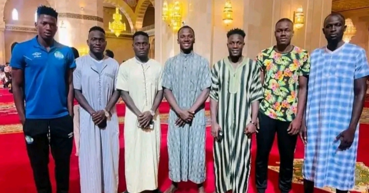 Ahead of Clash With Algeria B, Leone Stars Players Offer Prayers in a Mosque in Dubai
