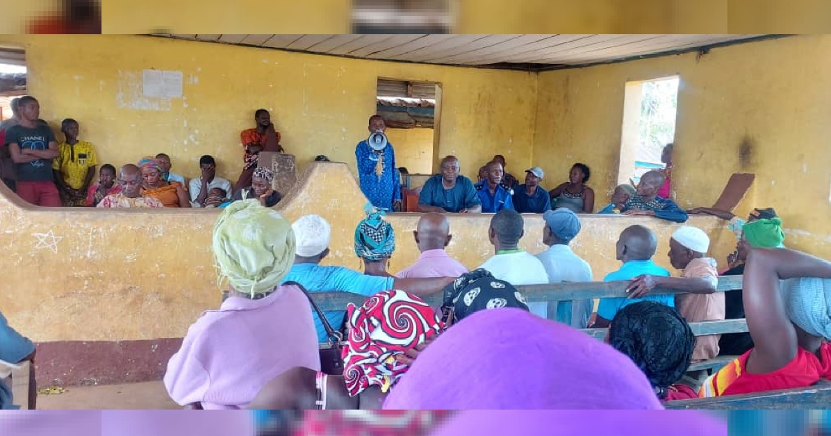 Sierra Leone Police Reunite Run Away Indigene With Community People