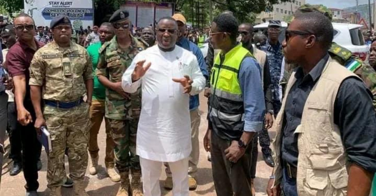 President Bio Visits Fallen Cotton Tree