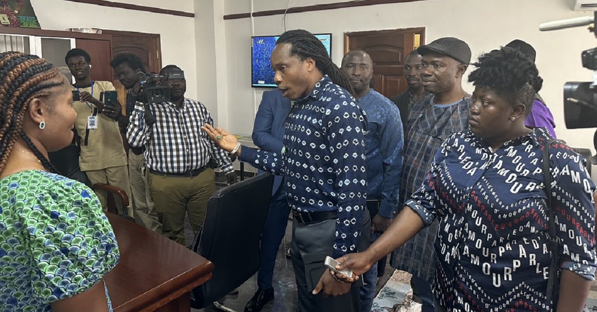 Chief Minister Conducts Spot Check at Youyi Building