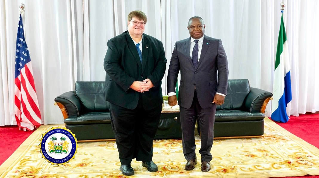 New U.S. Ambassador, Bryan Hunt Present Credentials to President Bio