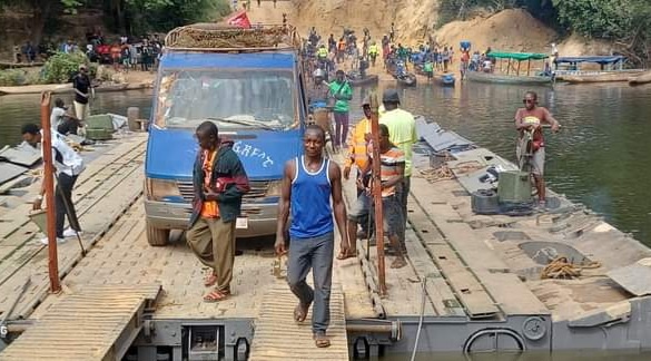 Government Commissions Barge Ferry at Bumpeh