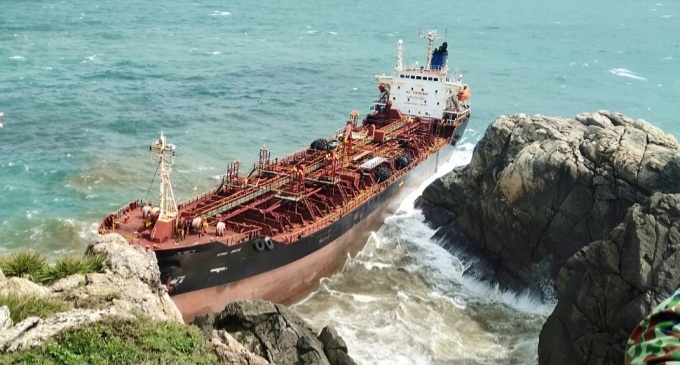 Unmanned Ship From Sierra Leone Stranded in Central Vietnam