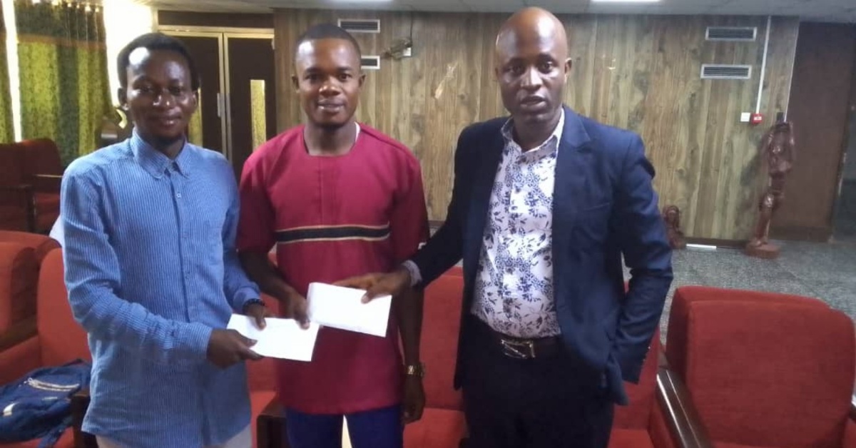APC’s Hon. Jawah Sesay Empowers Ten Students Across Three Chiefdoms with Scholarship Funds in Tonkolili District