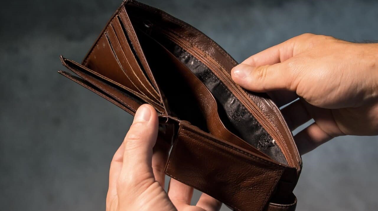 In Sierra Leone: 5 Habits That Can Make You Go Broke in 2024