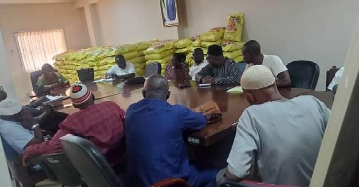 Social Welfare Minister Hands Over 800 Bags of Rice And Food Items to The Muslim Community
