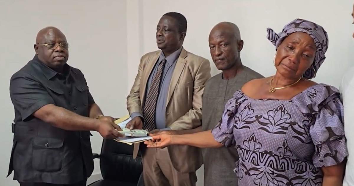 Sierra Leone Ambassador to China Presents $13,700 to Late Student’s Family