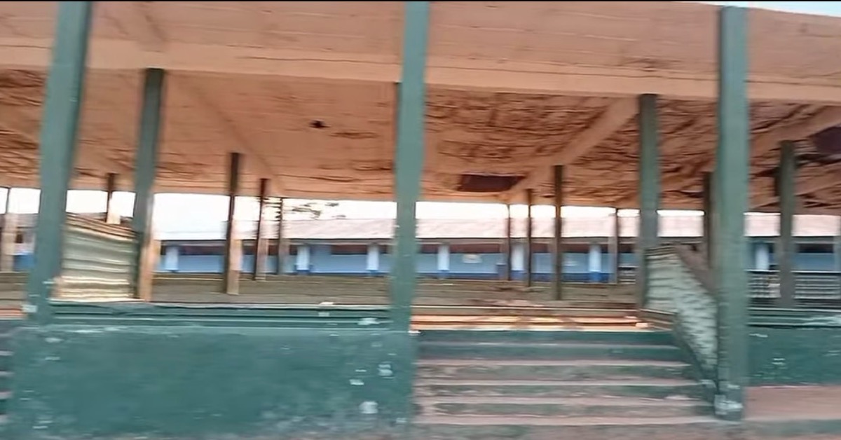 Pujehun Field Pavilion Falls into Disrepair, Residents Raise Safety Concerns