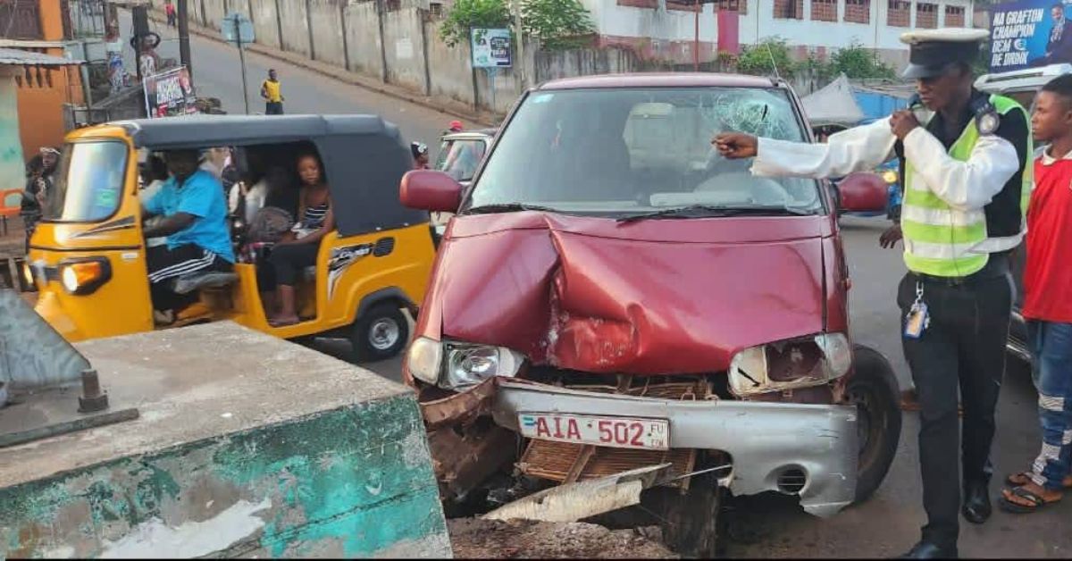 Car Crash Leaves One Seriously Injured After Losing Control on Model New Road in Freetown