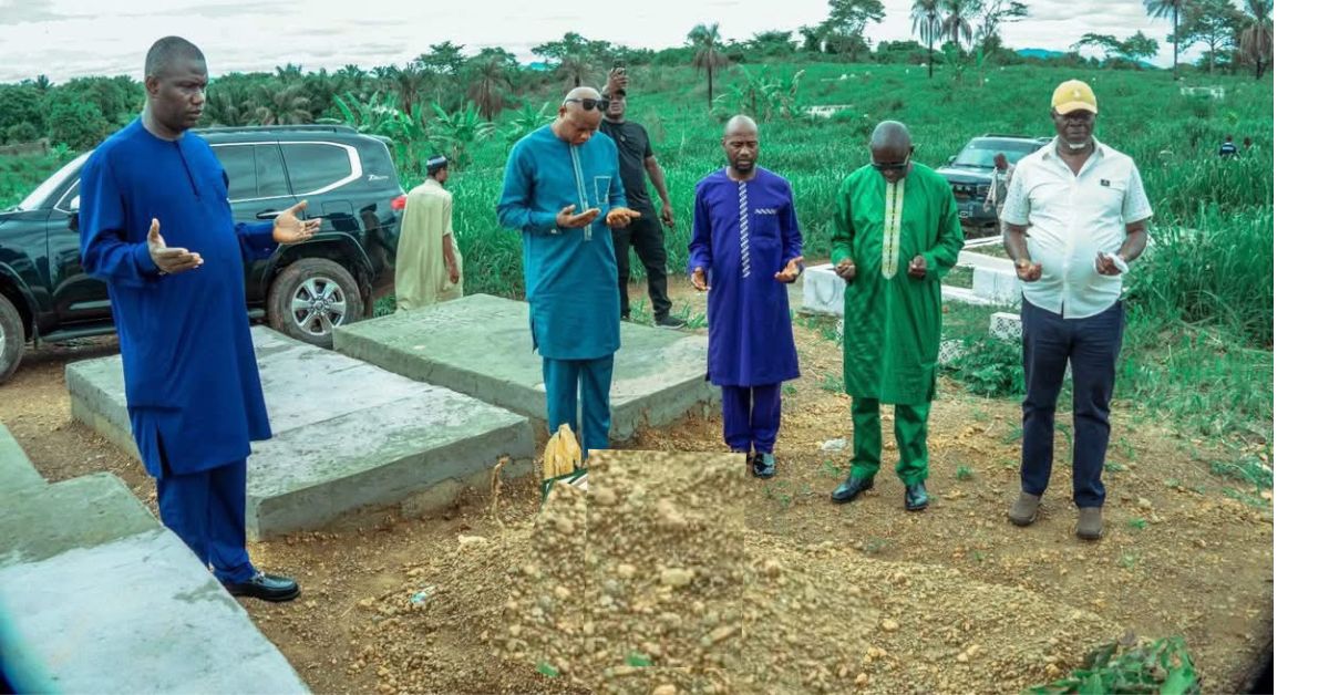 SLPP Chairman Jimmy Batilo Songa Pays Emotional Visit to Late Father’s Grave in Bo