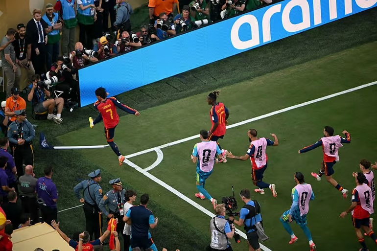 Spain Beat 10-Man Argentina in Extra Time to Win Second World Cup Crown