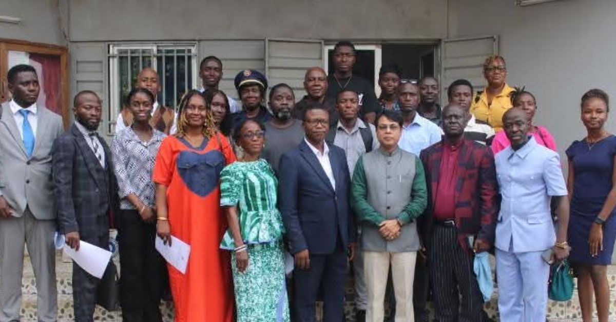 Ministry of Technical and Higher Education Bids Farewell to 11 Students for Studies in India